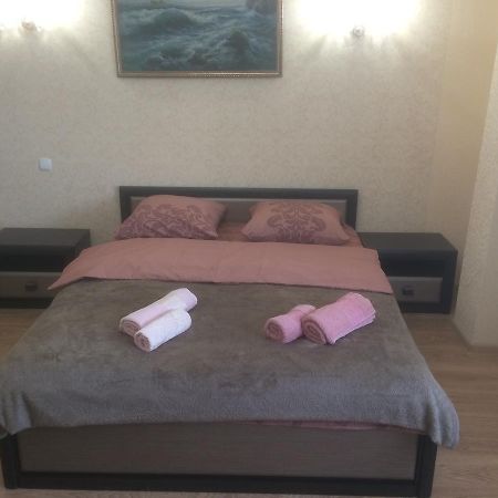Hotel Grant Pesochin Bagian luar foto