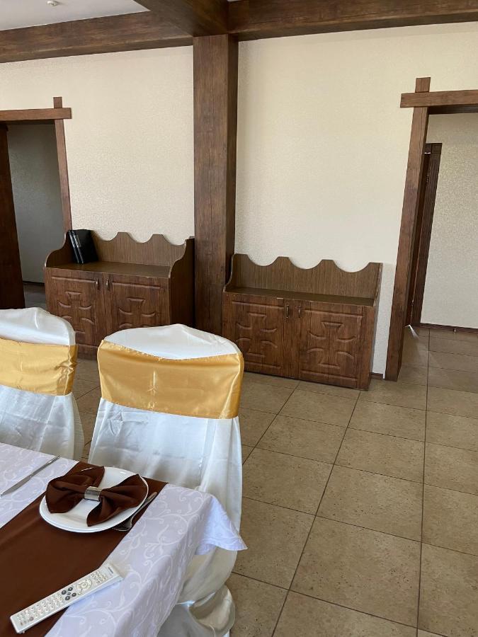 Hotel Grant Pesochin Bagian luar foto