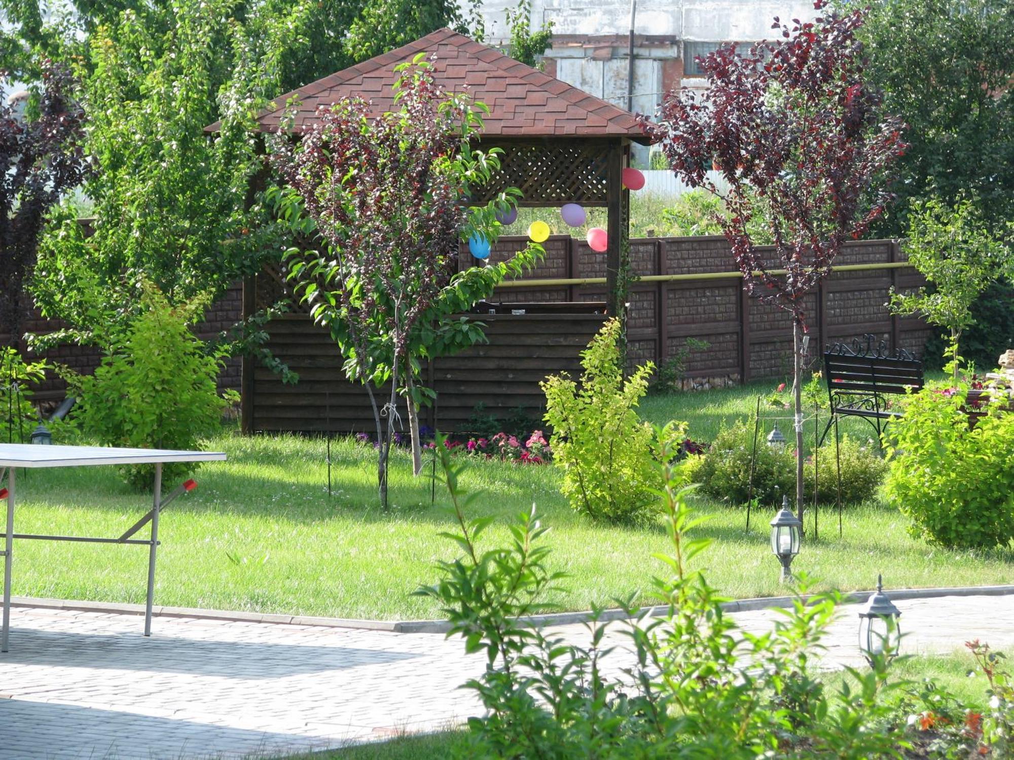 Hotel Grant Pesochin Bagian luar foto