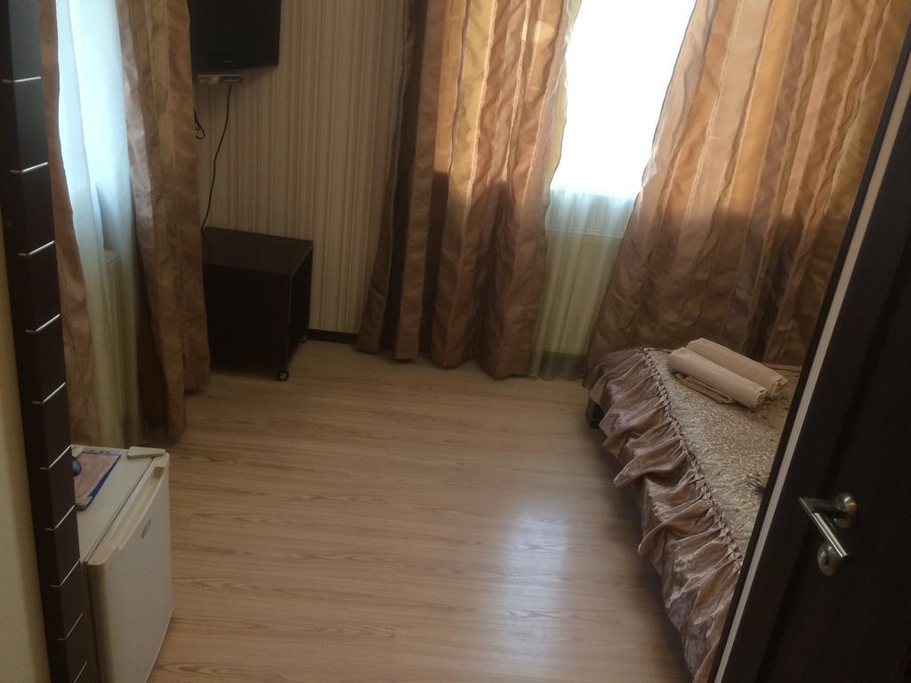 Hotel Grant Pesochin Bagian luar foto