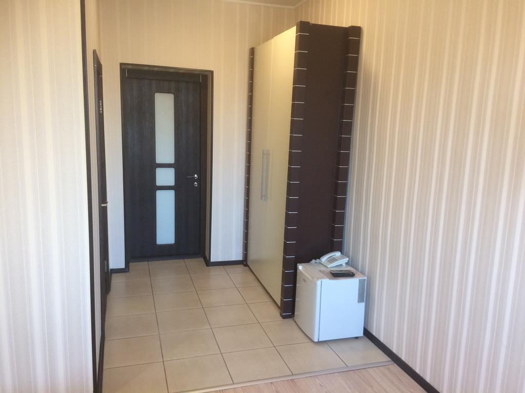 Hotel Grant Pesochin Bagian luar foto