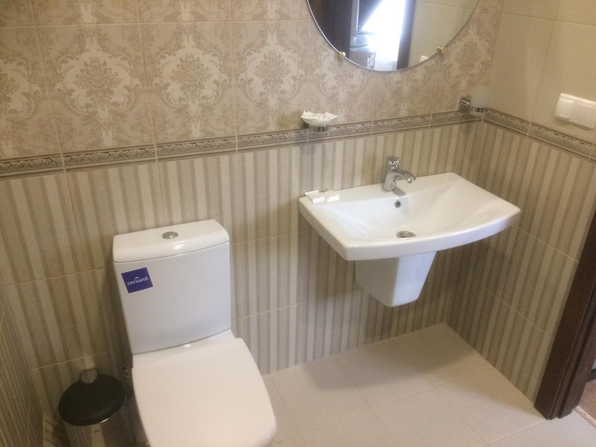Hotel Grant Pesochin Bagian luar foto