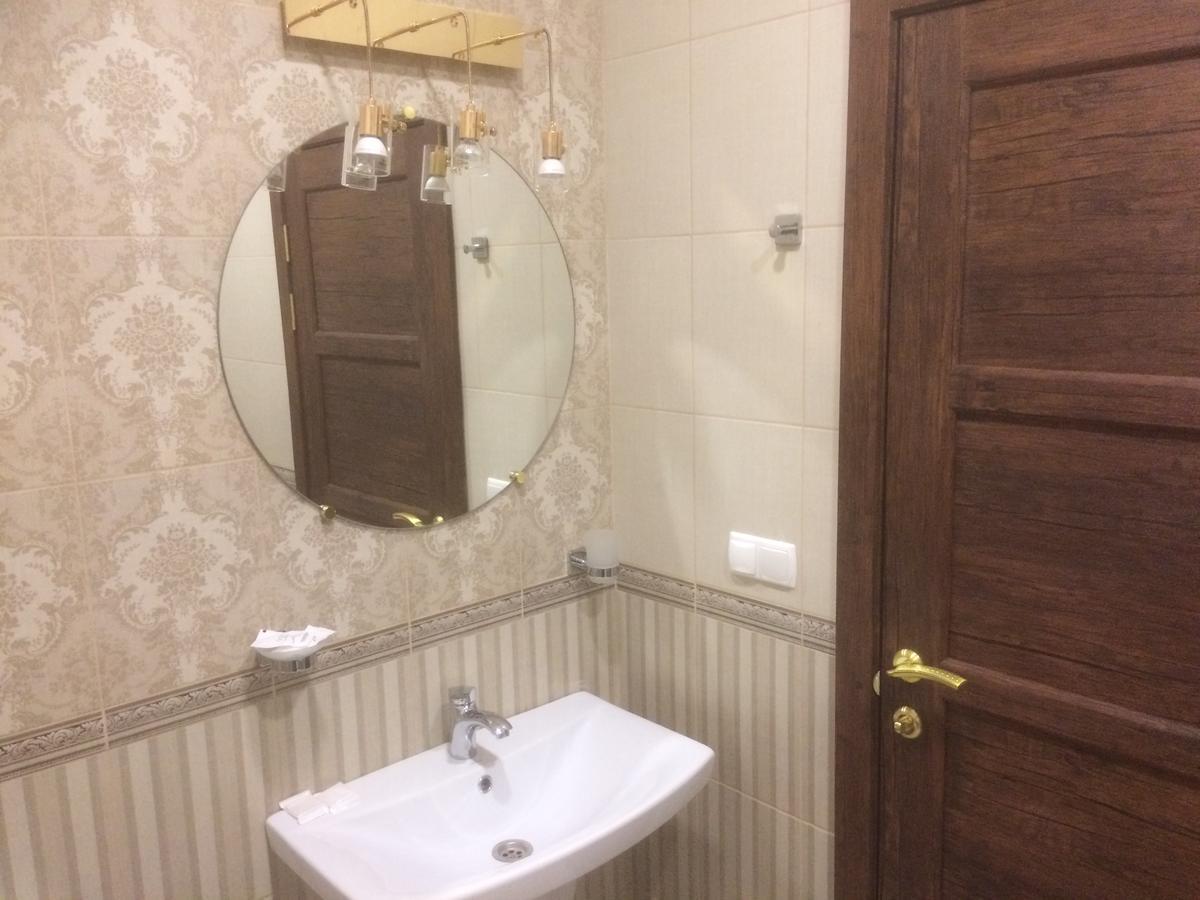 Hotel Grant Pesochin Bagian luar foto