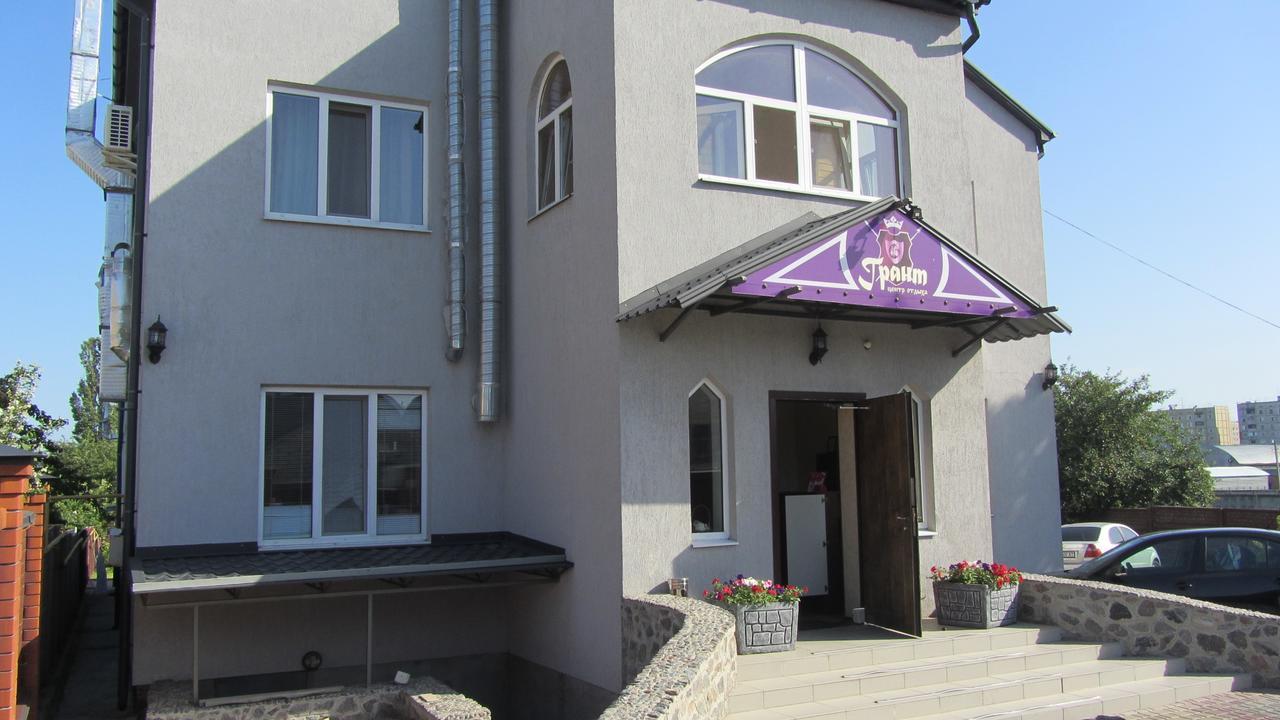 Hotel Grant Pesochin Bagian luar foto